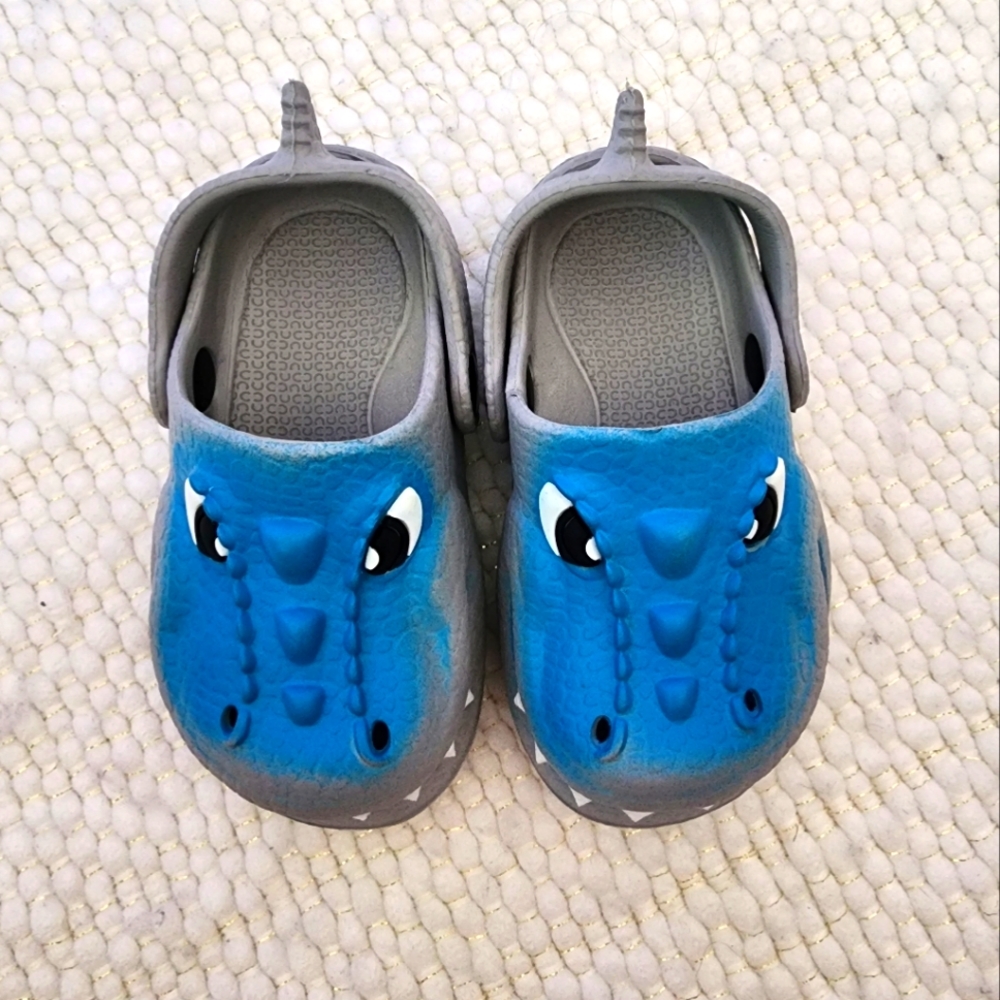 COPY - Capelli Shark toddler croc water shoes sliders
